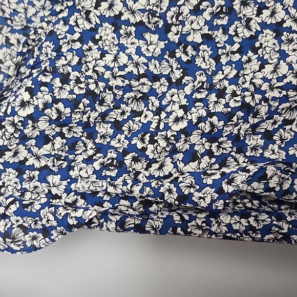 J. CREW Cascade Ruffle Navy and White Floral Blouse With Keyhole Size 0 - Picture 8 of 16